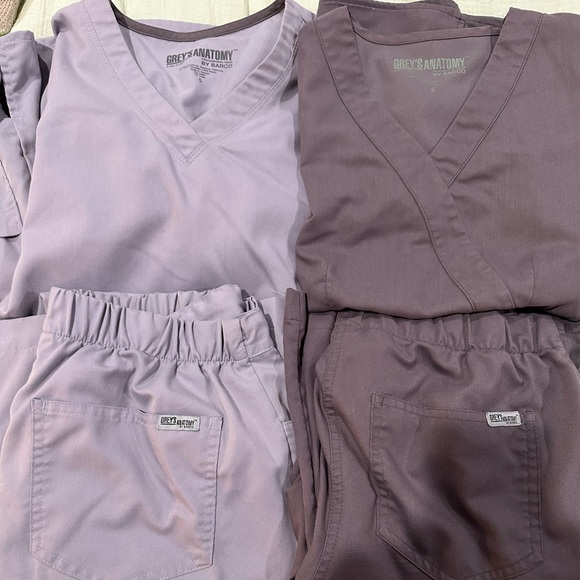 Grey's Anatomy light grey  and charchol grey  Scrub Set x 2 sets - Picture 2 of 8